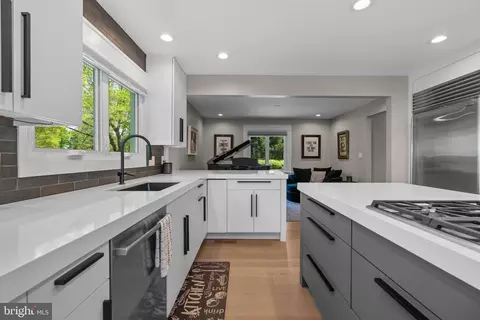 Kitchen - 910 Lynch Dr, Arnold, MD 21012 photo 2 of 5