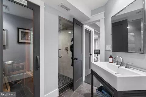 Bath - 910 Lynch Dr, Arnold, MD 21012 photo 6 of 7