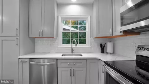 Kitchen - 1936 North Ave, Pasadena, MD 21122 photo 2 of 2
