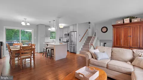 Entry Way - 1936 North Ave, Pasadena, MD 21122 photo 2 of 7