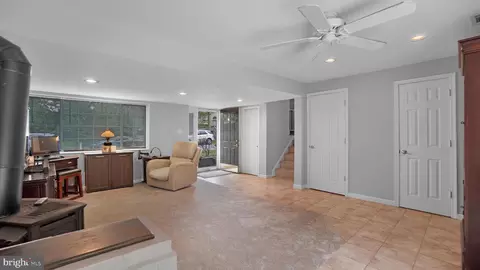 Entry Way - 1936 North Ave, Pasadena, MD 21122 photo 6 of 7