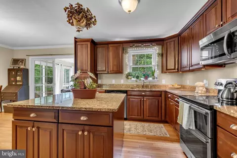 Kitchen - 133 Teal Dr, Pasadena, MD 21122 photo 4 of 4