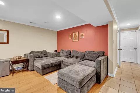 Entry Way - 133 Teal Dr, Pasadena, MD 21122 photo 2 of 2