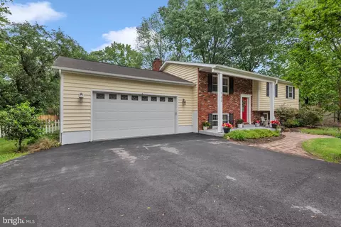 Exterior - 133 Teal Dr, Pasadena, MD 21122 photo 2 of 12