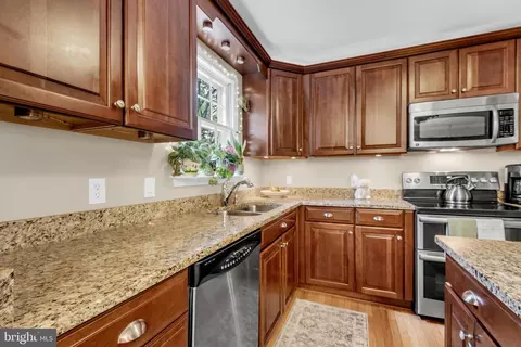 Kitchen - 133 Teal Dr, Pasadena, MD 21122 photo 2 of 4