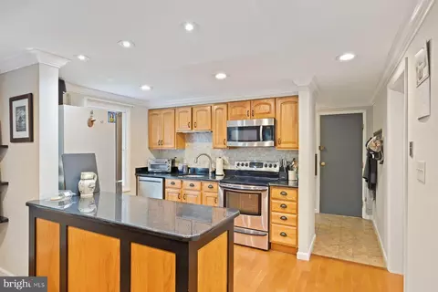 Kitchen - 407 Golf Course Dr, Arnold, MD 21012 photo 2 of 3