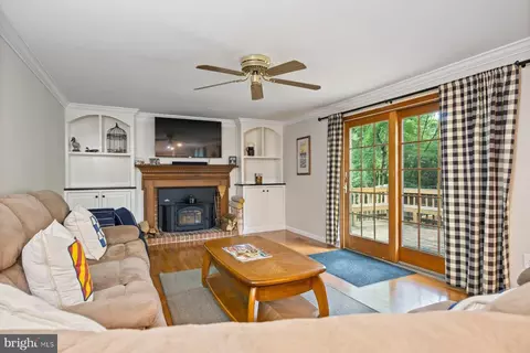 Living - 407 Golf Course Dr, Arnold, MD 21012 photo 1 of 1