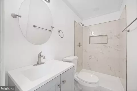 Bath - 407 Golf Course Dr, Arnold, MD 21012 photo 1 of 4