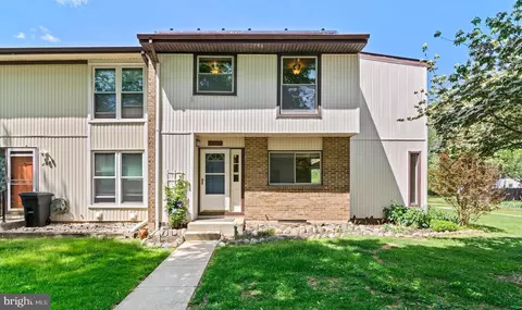 2008 Cambridge Dr, Crofton, MD 21114