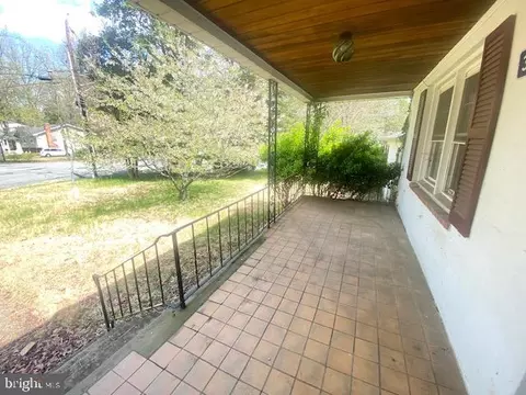 Exterior - 300 Cedar Ln, Annapolis, MD 21403 photo 2 of 2