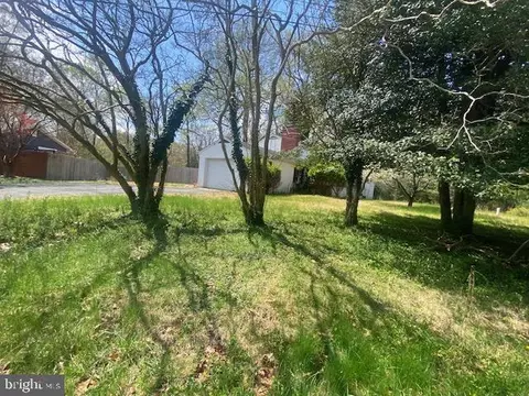Exterior - 300 Cedar Ln, Annapolis, MD 21403 photo 1 of 2