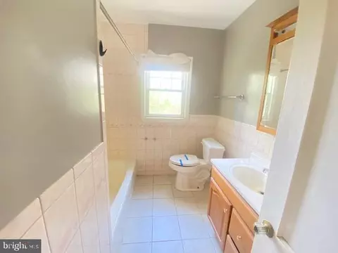 Bath - 300 Cedar Ln, Annapolis, MD 21403 photo 1 of 1
