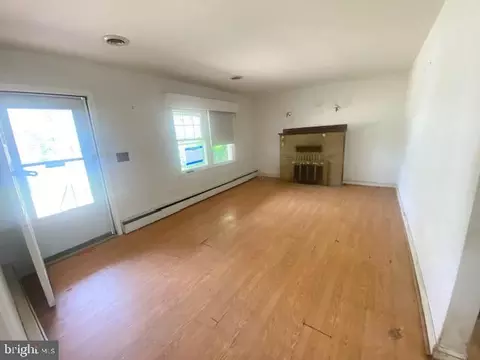 Living - 300 Cedar Ln, Annapolis, MD 21403 photo 2 of 2