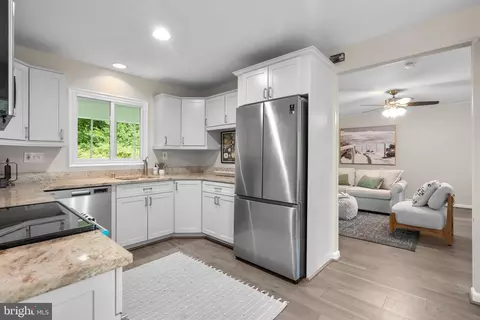 1725 Stratton Rd, Crofton, MD 21114 photo 2