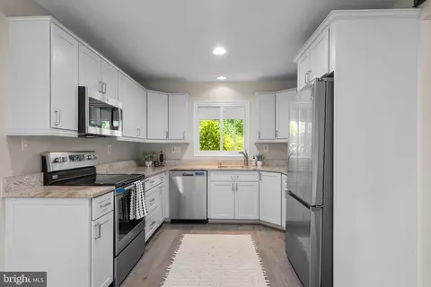 1725 Stratton Rd, Crofton, MD 21114 photo 3