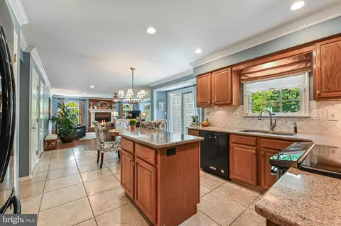 Kitchen - 1474 Westcliff Dr, Pasadena, MD 21122 photo 3 of 3