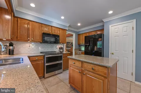 Kitchen - 1474 Westcliff Dr, Pasadena, MD 21122 photo 2 of 3