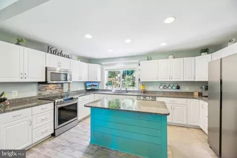 7925 Belhaven Ave, Pasadena, MD 21122