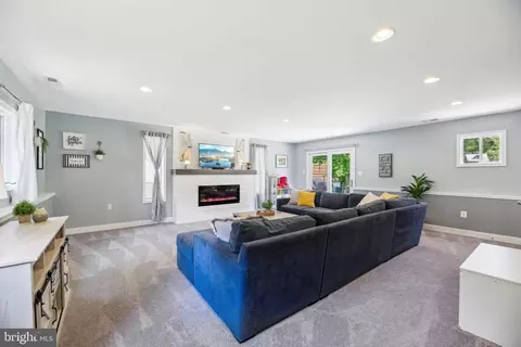 7925 Belhaven Ave, Pasadena, MD 21122 photo 6