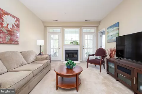 410 Hamlet Club Dr #305, Edgewater, MD 21037