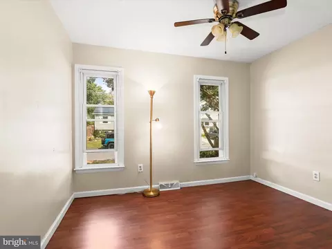 Living - 1608 Havre De Grace Dr, Edgewater, MD 21037 photo 7 of 10