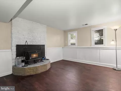 Living - 1608 Havre De Grace Dr, Edgewater, MD 21037 photo 8 of 10