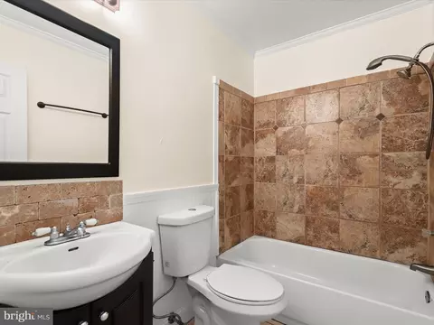 Bath - 1608 Havre De Grace Dr, Edgewater, MD 21037 photo 1 of 2