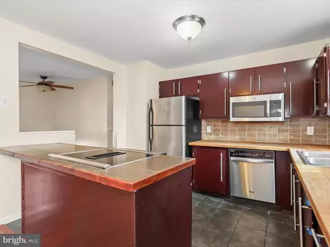 Kitchen - 1608 Havre De Grace Dr, Edgewater, MD 21037 photo 2 of 4