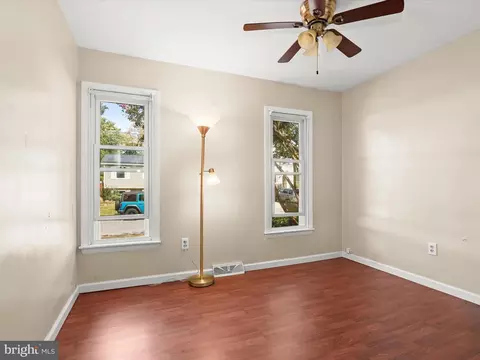 Living - 1608 Havre De Grace Dr, Edgewater, MD 21037 photo 6 of 10