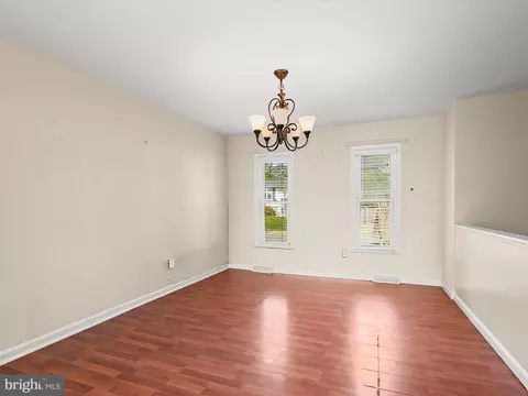 Living - 1608 Havre De Grace Dr, Edgewater, MD 21037 photo 3 of 10
