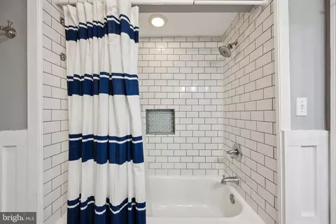 Bath - 24 Fleet St, Annapolis, MD 21401 photo 2 of 2