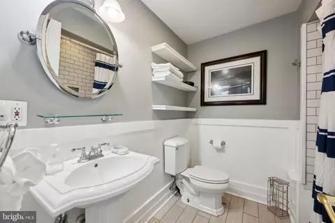 Bath - 24 Fleet St, Annapolis, MD 21401 photo 1 of 2