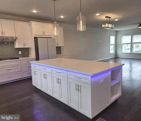 Kitchen - 7707 Cresap Ln, Hanover, MD 21076 photo 5 of 6