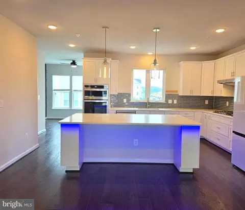 Kitchen - 7707 Cresap Ln, Hanover, MD 21076 photo 4 of 6