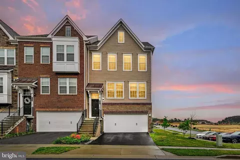 7707 Cresap Ln, Hanover, MD 21076