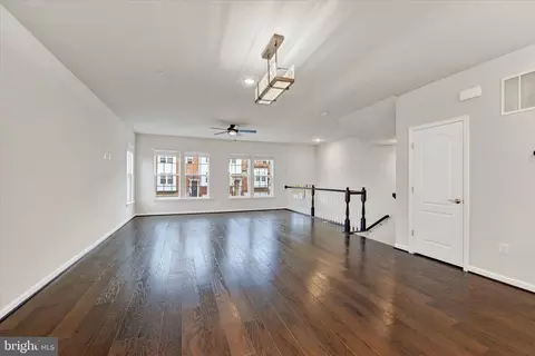 Living - 7707 Cresap Ln, Hanover, MD 21076 photo 4 of 6