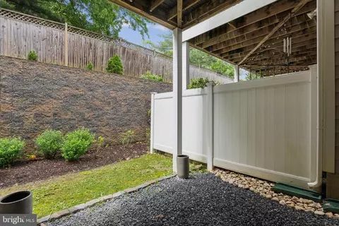 Exterior - 29 Enclave Ct, Annapolis, MD 21403 photo 7 of 9