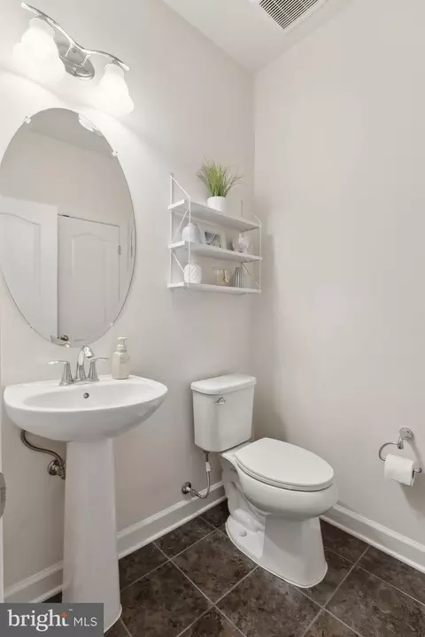 Entry Way - 29 Enclave Ct, Annapolis, MD 21403 photo 5 of 5