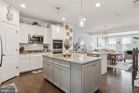 Kitchen - 29 Enclave Ct, Annapolis, MD 21403 photo 2 of 2