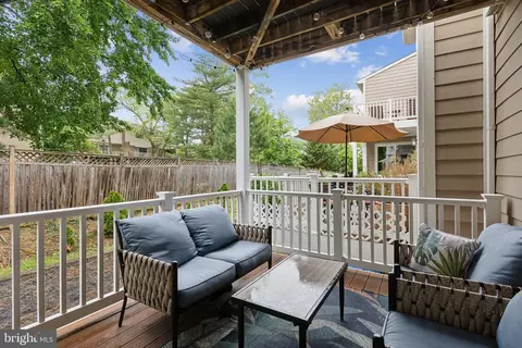 Exterior - 29 Enclave Ct, Annapolis, MD 21403 photo 4 of 9