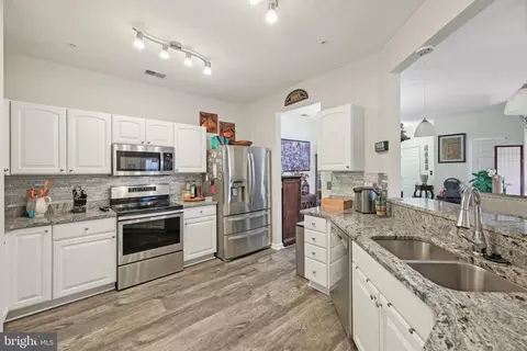 2506 Amber Orchard Ct W #201, Odenton, MD 21113