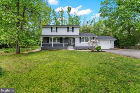 242 Falcon Dr, Pasadena, MD 21122