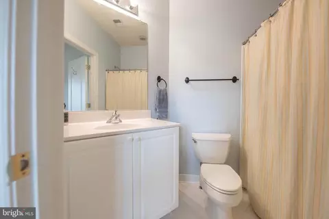 Bath - 712 Pearson Point Pl, Annapolis, MD 21401 photo 3 of 4