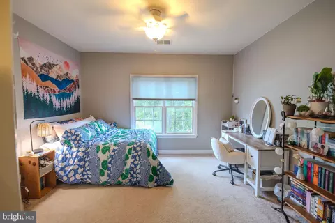 Bedroom - 712 Pearson Point Pl, Annapolis, MD 21401 photo 3 of 3