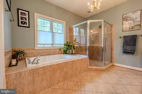 Bath - 712 Pearson Point Pl, Annapolis, MD 21401 photo 1 of 4