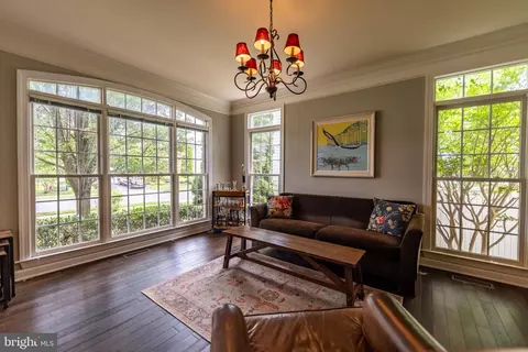 Living - 712 Pearson Point Pl, Annapolis, MD 21401 photo 1 of 2
