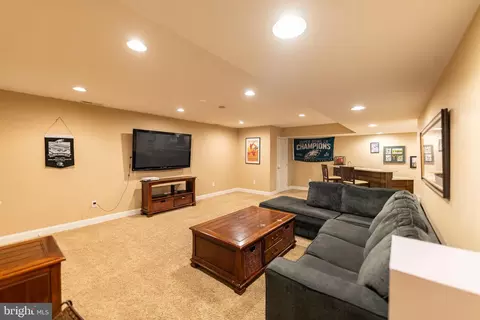 Living - 712 Pearson Point Pl, Annapolis, MD 21401 photo 2 of 2