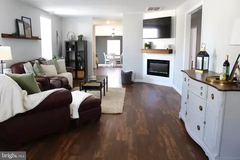 Entry Way - 1643 Oldtown Rd, Edgewater, MD 21037 photo 1 of 1