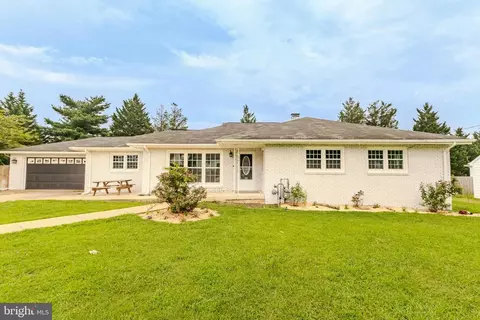 30 Kellington Dr, Pasadena, MD 21122