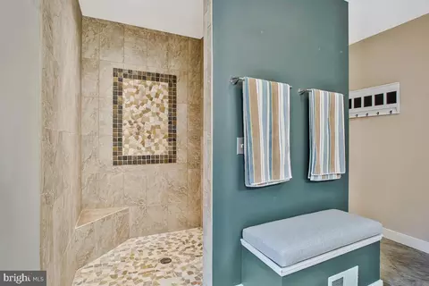 Entry Way - 1629 Fullerton Rd, Edgewater, MD 21037 photo 2 of 2